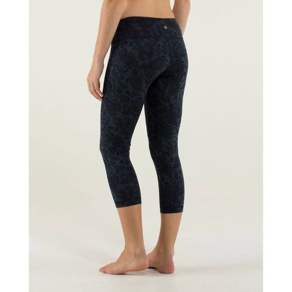 Lululemon 4 Black Paisley Print Wunder Under Mid Rise Cropped Leggings Gym Yoga - Picture 1 of 9
